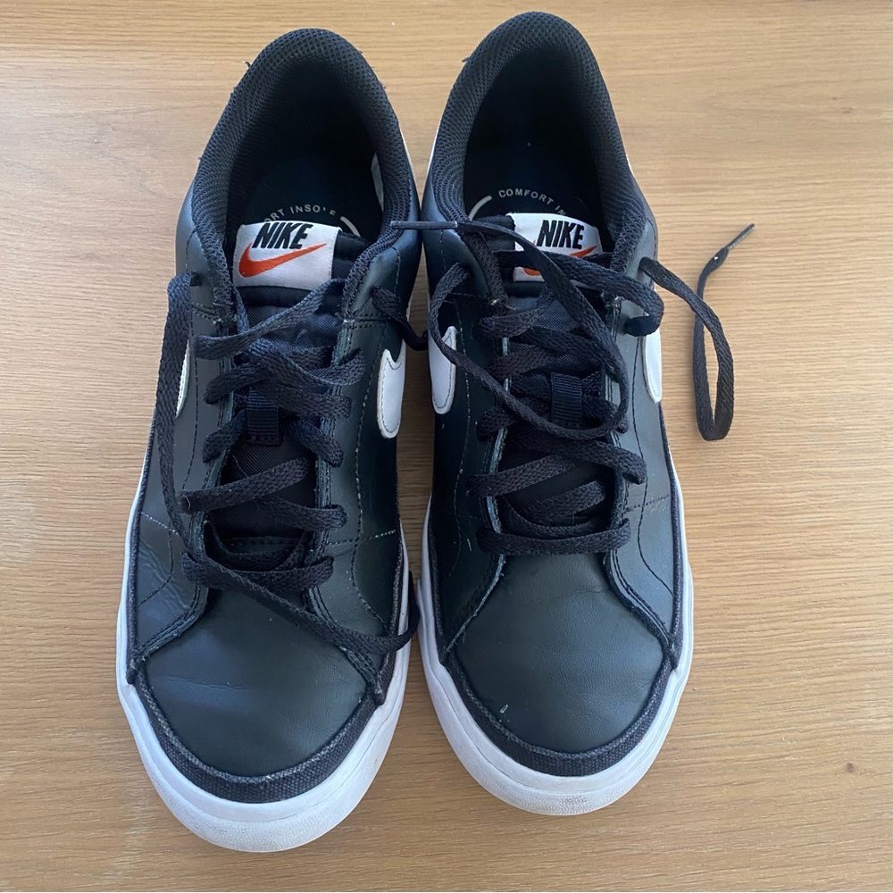 Nike Girls Court Legacy GS, Black/White, 6.5 Youth DA5380-002